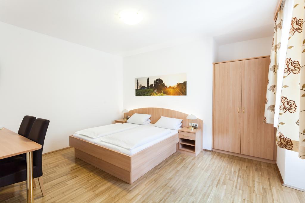 Gaestehaus Ferk - Fruehstueckspension, Bed & Breakfast Bad Radkersburg Room photo